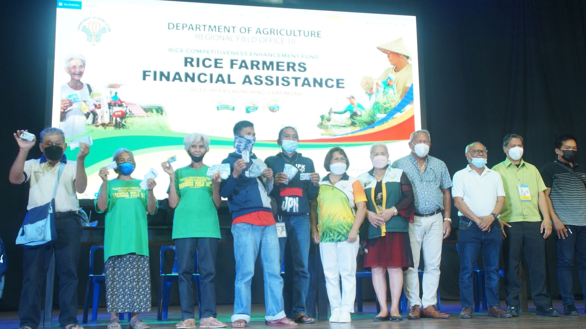 MisOr, CdeO rice farmers receive  cash assistance from DA | DA Region  10