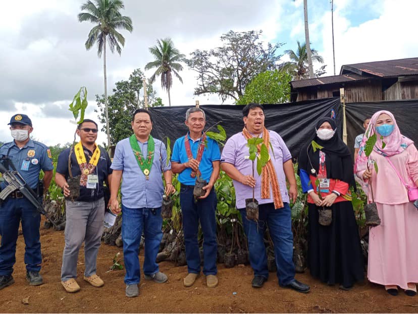 DA-10 brings agri assistance to MILF community in Lanao Norte