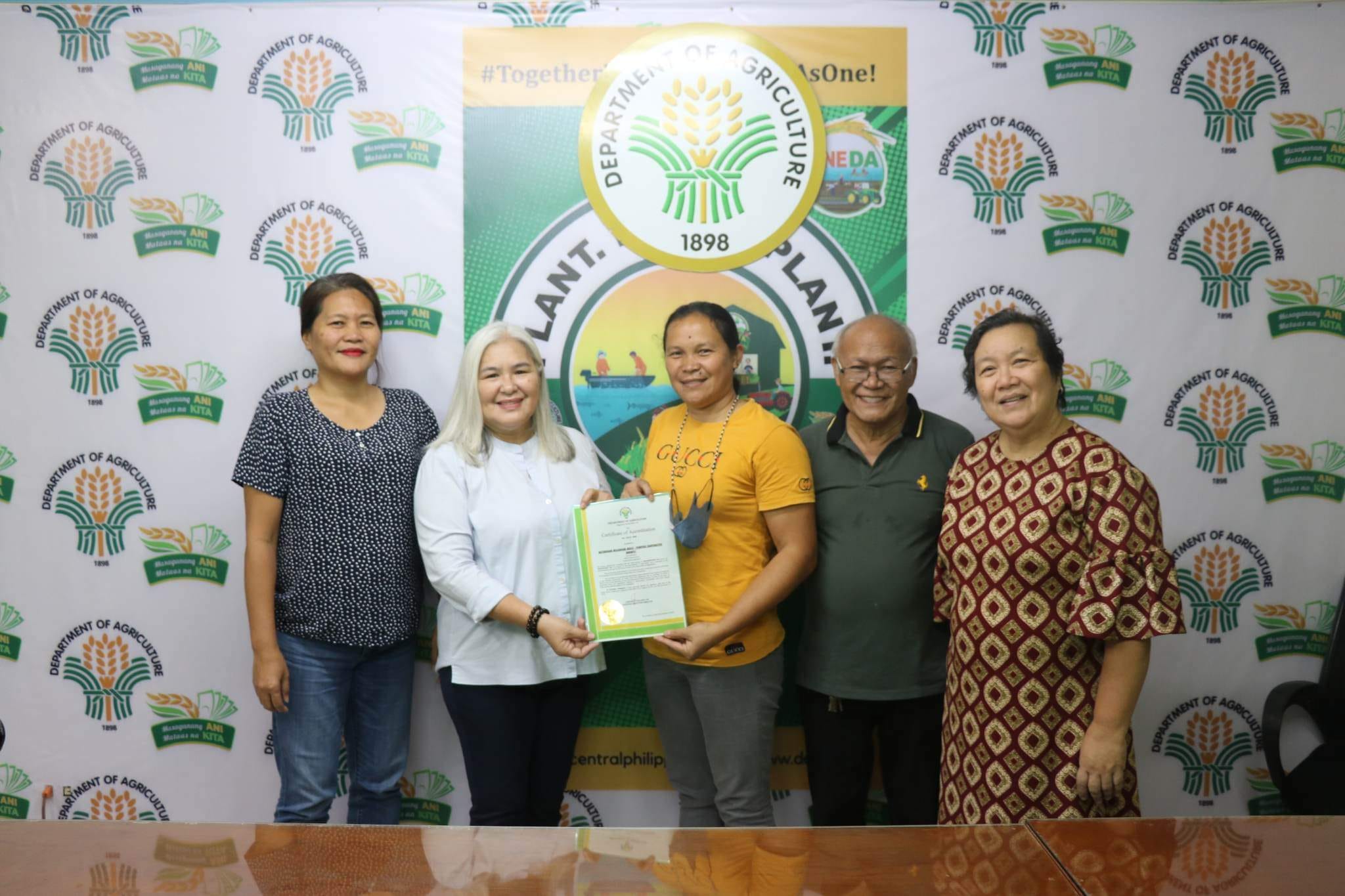 DA-NorMin awards certificate of accreditation to BMMPC