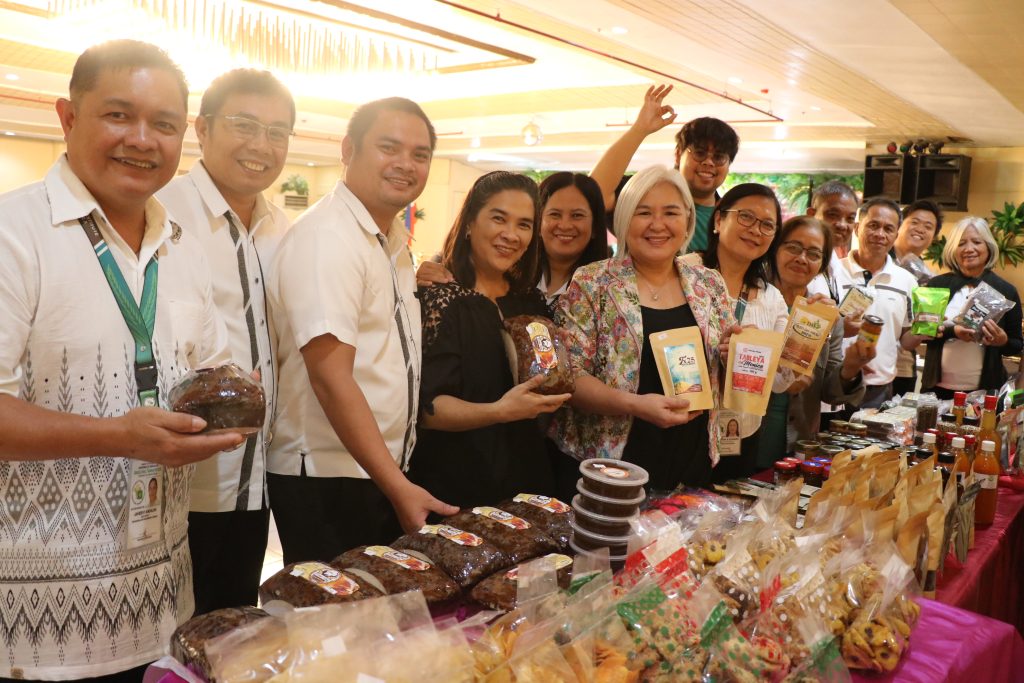 Organic advocates showcase organic, naturally grown harvest, products