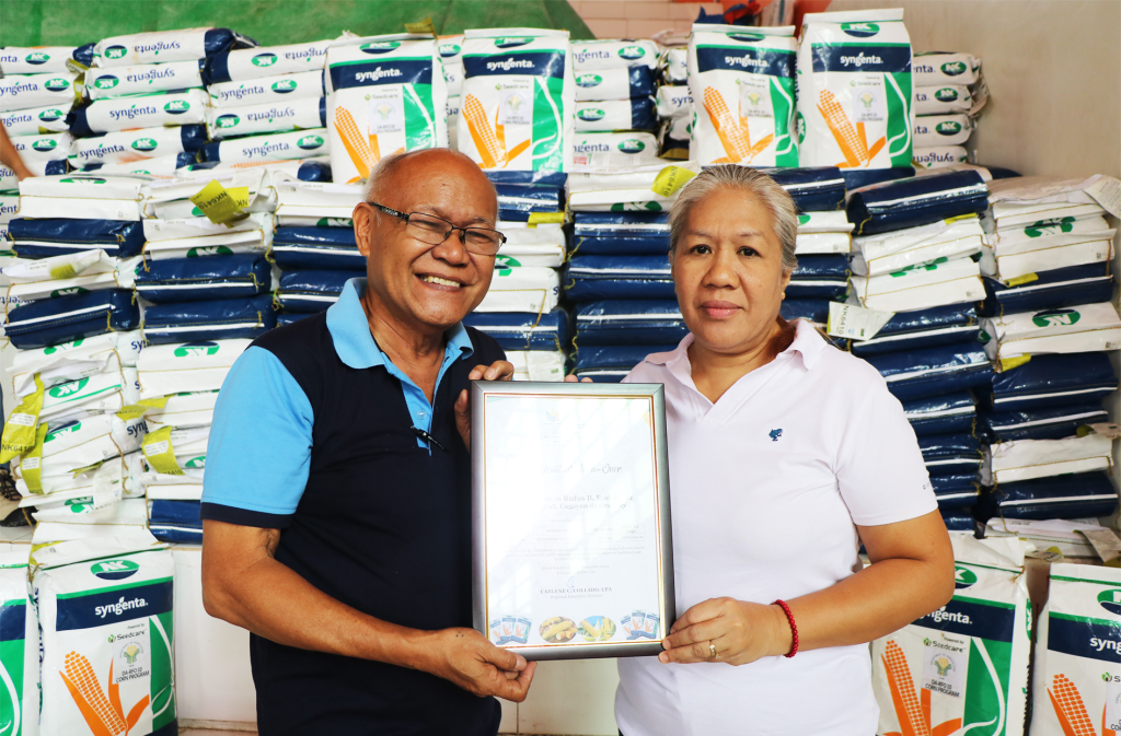 DA-10 turns over P1.8-M hybrid corn seeds to CdeO 2nd district