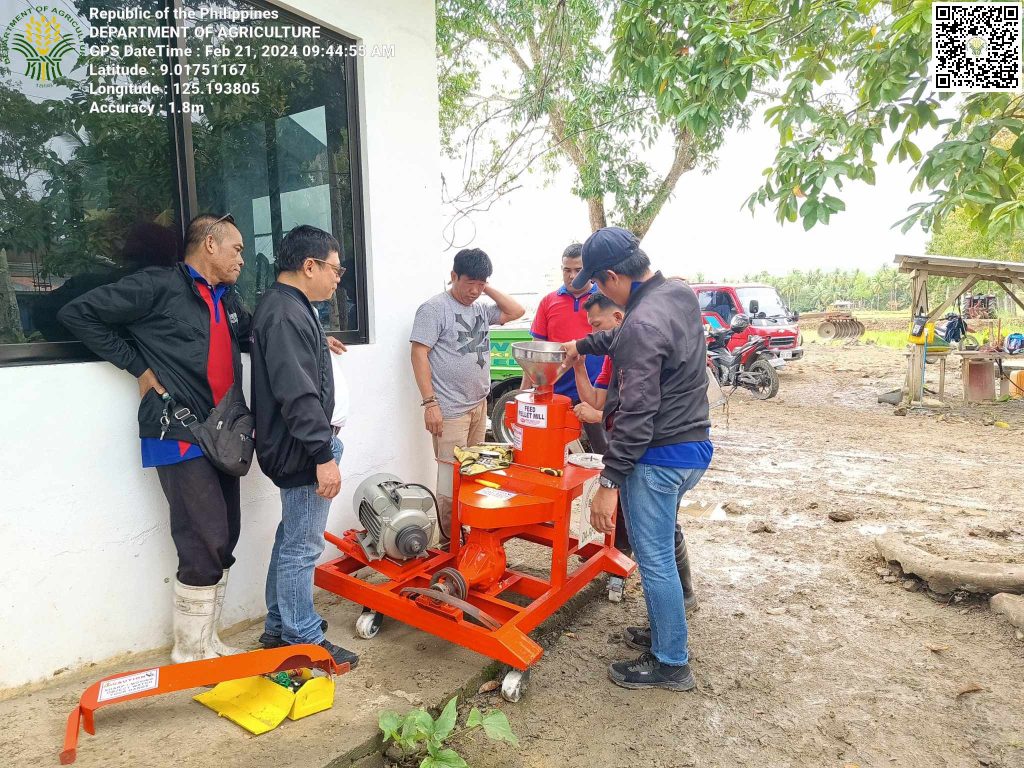 Agri-10 confers P299K portable feed pelletizer machine to Magsaysay town coop