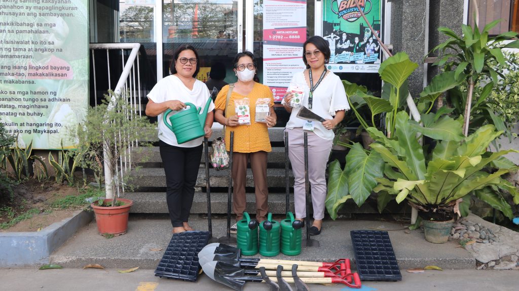 Aquino Elementary School receives garden tools, veggie seeds from DA-10
