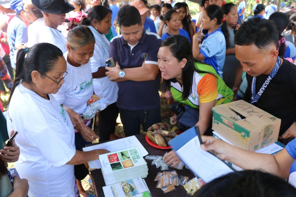 DA-10 joins Information and Basic Services Caravan in Balingasag town, distributes vegetable seeds