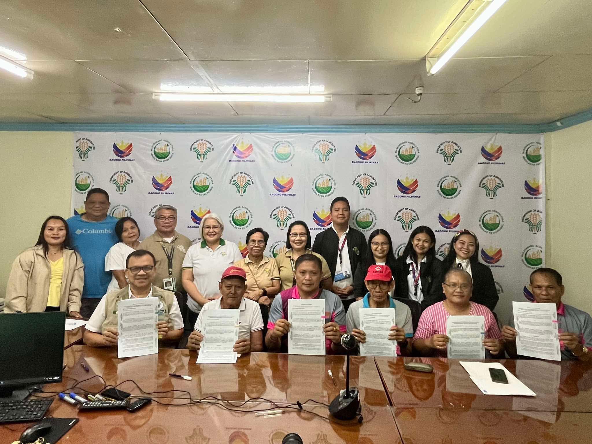 DA-10 seals PhP10-M grant to Taparak farmers in Alubijid town for swine prod’n