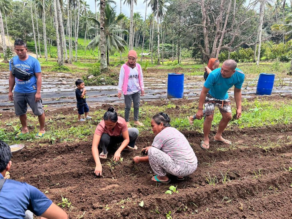 Lanao farmers expand SAAD livelihood project with peanut farming