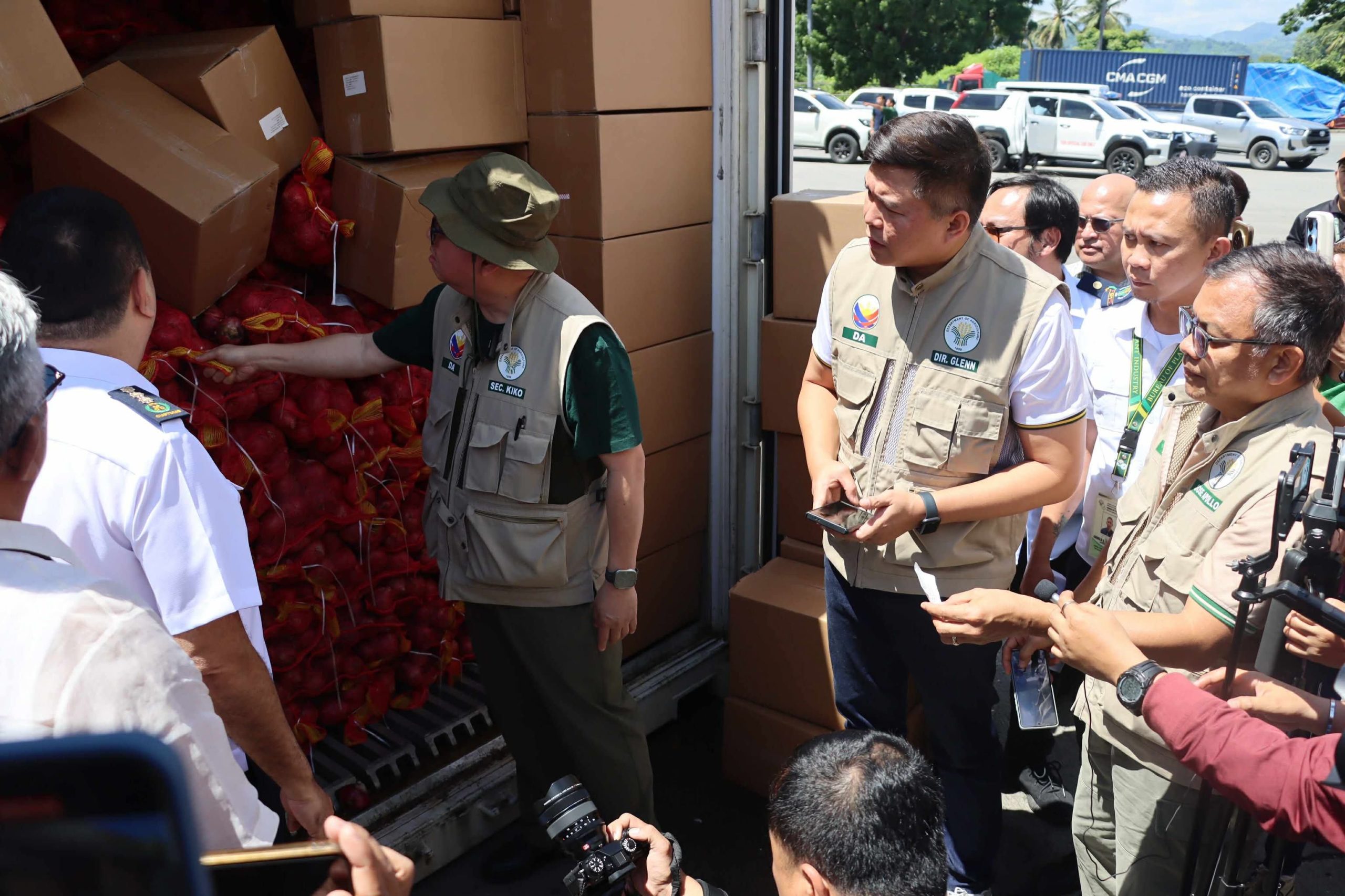 Smuggled onions confiscated at Tagoloan port